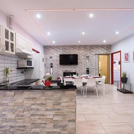 Ultra Large With Ac And Balcony Apartment