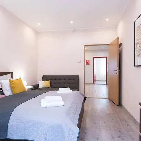 Ultra Large With Ac And Balcony Apartment *