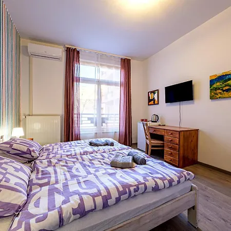 At The Synagogue - Jewish Quarter Apartment *