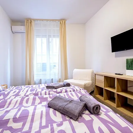 At The Synagogue - Jewish Quarter Apartment Budapest