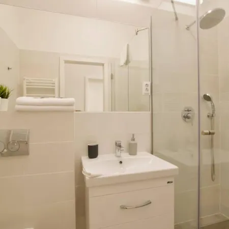 Klauzal Garden City Apartments- Studio K32