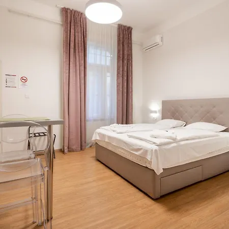 Klauzal Garden City Apartments- Studio K32 Apartment *