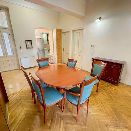 Apartment Spacious Retreat By Puskas Arena