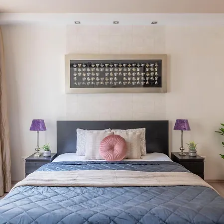 Exclusive With Balcony By Prestige Homes 布达佩斯