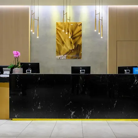 Hilton Garden Centre 4*