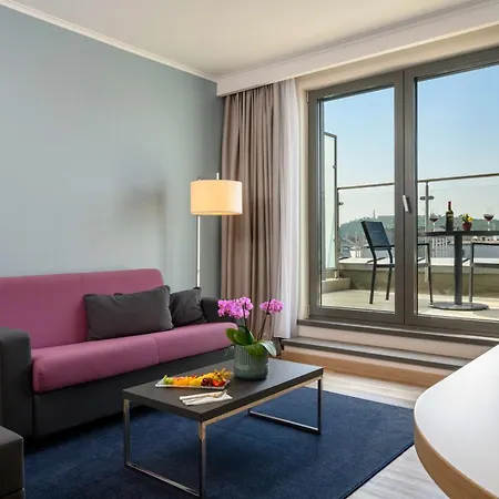 Hilton Garden Centre Hotel