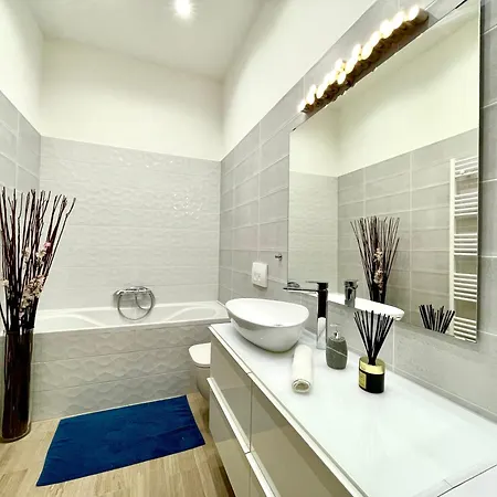 Апартаменты Smart Near The Westend City Center