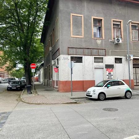 Smart Near The Westend City Center Апартаменты