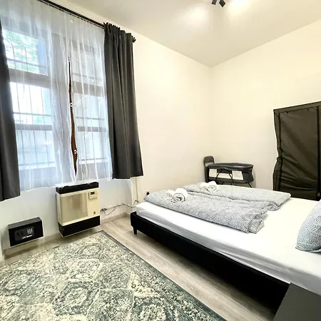 Апартаменты Smart Near The Westend City Center