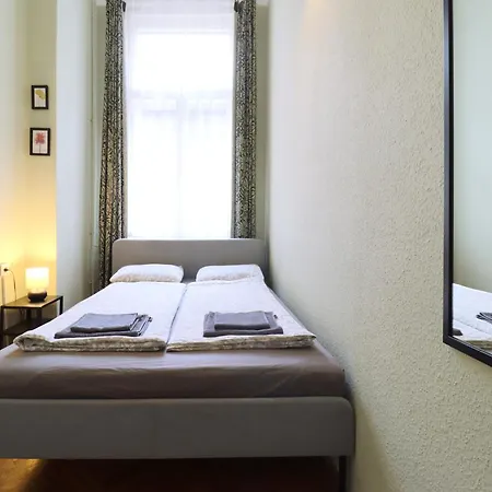 Apartment Joseph Boulevard - 3bdr, 2bath, 8ppl Budapest