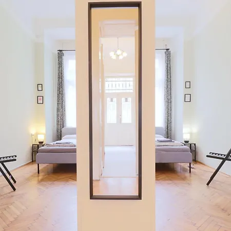 Joseph Boulevard - 3bdr, 2bath, 8ppl Apartment *