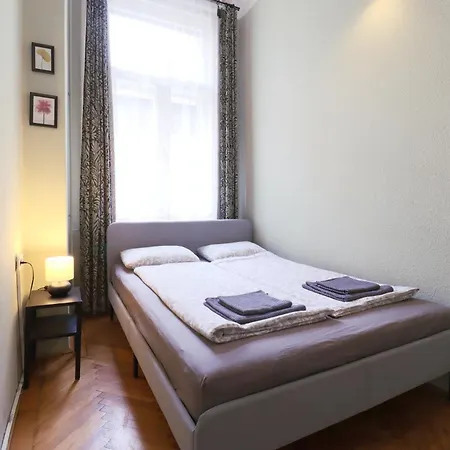 Apartment Joseph Boulevard - 3bdr, 2bath, 8ppl