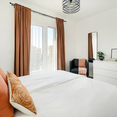 Apartment Marone Circles Comfortable For 4 With Parking *