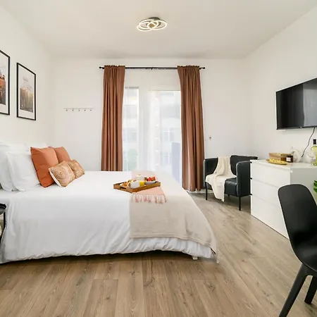 Marone Circles Comfortable For 4 With Parking Budapest