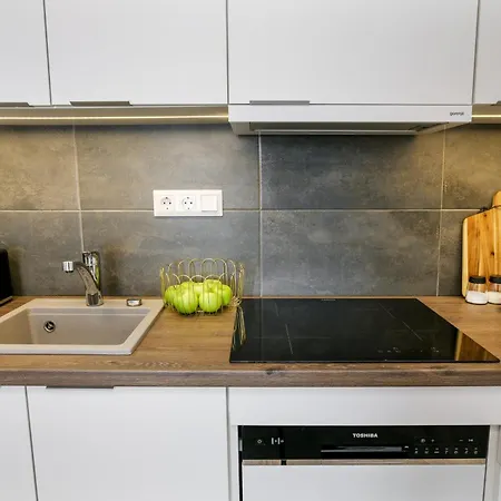 Marone Circles Comfortable For 4 With Parking Apartment *