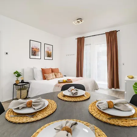 Apartment Marone Circles Comfortable For 4 With Parking *