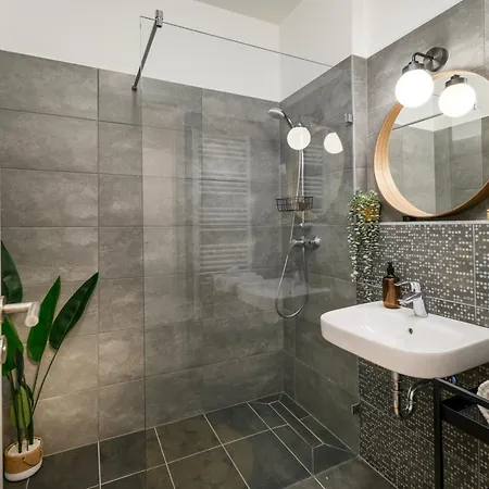 Apartment Marone Circles Comfortable For 4 With Parking *