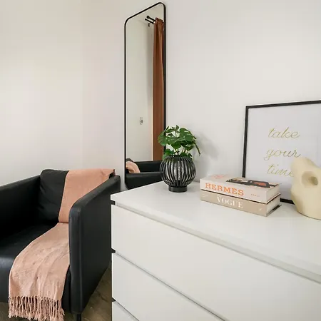 Marone Circles Comfortable For 4 With Parking Budapest