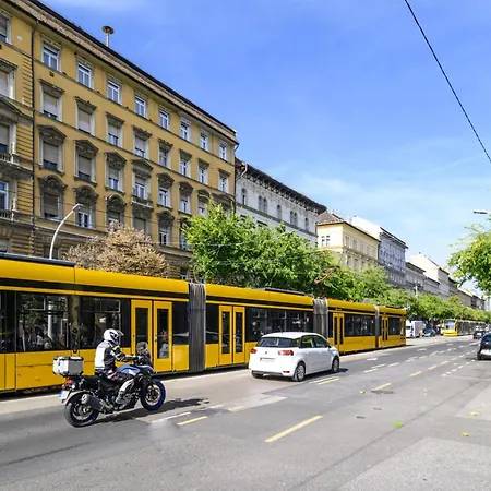 Marone Circles Comfortable For 4 With Parking Apartment