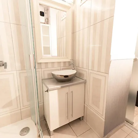 Apartment Danube Dwelling Hercegprimas 2 *