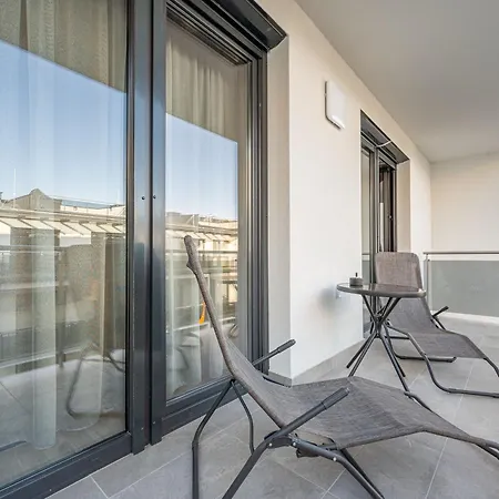With Garage And Balcony In Center Apartmán *