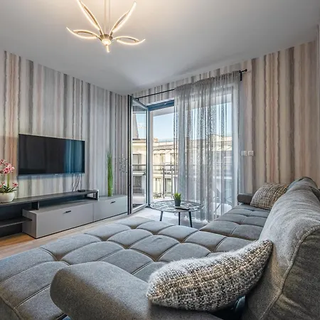 With Garage And Balcony In Center Apartmán Budapešť