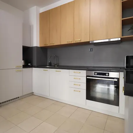 Kazinczy 2bdr With Ac, Smart Tv Budapest