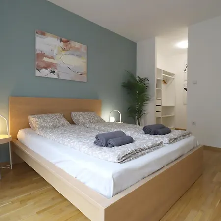 Kazinczy 2bdr With Ac, Smart Tv * Budapest