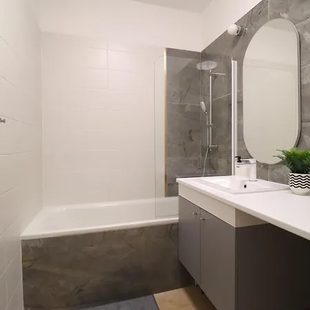 Kazinczy 2bdr With Ac, Smart Tv Apartment