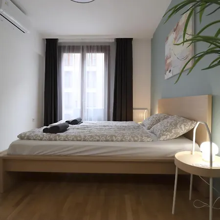 Kazinczy 2bdr With Ac, Smart Tv Apartment *