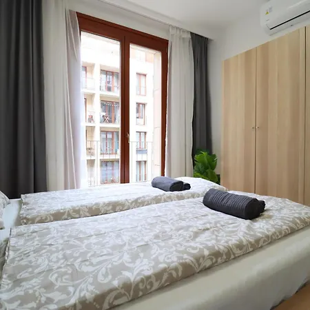 Kazinczy 2bdr With Ac, Smart Tv