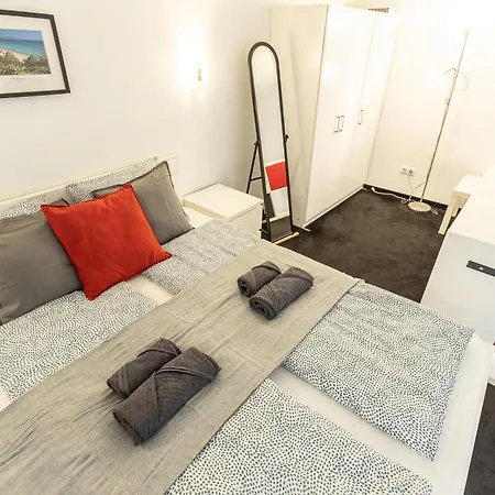 Red Fusion Apartment *