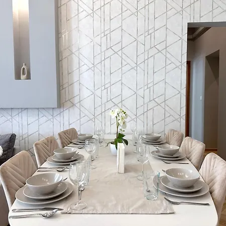 Lovely 3-bedroom In Downtown With Modern Design And Ac Appartement Boedapest