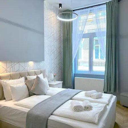 Lovely 3-bedroom In Downtown With Modern Design And Ac Boedapest