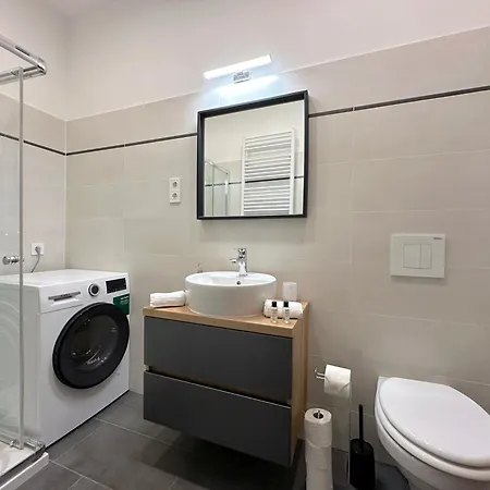 Appartement Lovely 3-bedroom In Downtown With Modern Design And Ac *