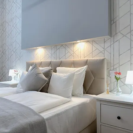 Lovely 3-bedroom In Downtown With Modern Design And Ac Boedapest