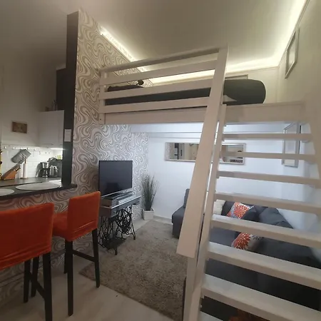 Castlehill The Perfect Blend Of Urban Living And Sightseeing Convenience דירה *