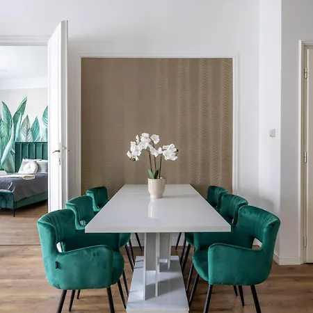Luxy Spacious & Cozy With Balcony 公寓 *