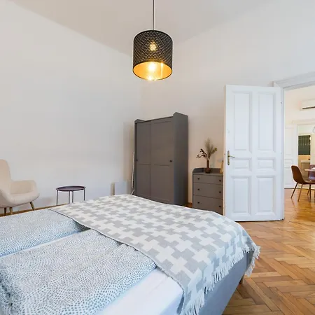 Basilica Downtown Apartment *