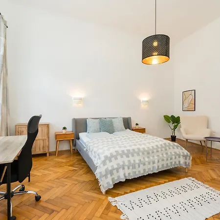 Basilica Downtown Apartment