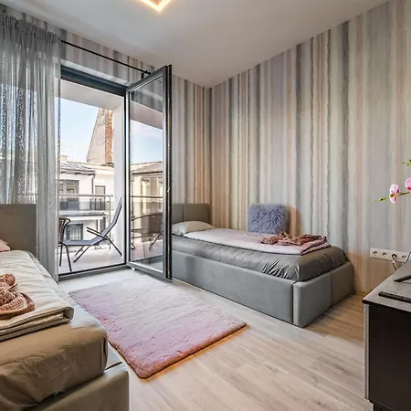 Apartmán With Garage And Balcony In Center Budapešť