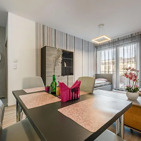 With Garage And Balcony In Center Apartmán