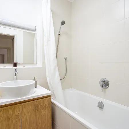 Of Serenity - 2 Bdr, Free Parking And Terrace Apartment