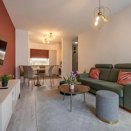 With Garage And Balcony In Center Apartmán Budapešť