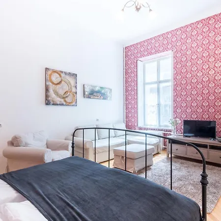 Comfy Large Апартаменты