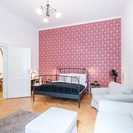Comfy Large Апартаменты *