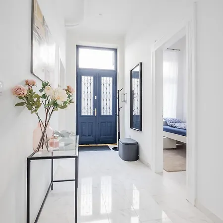 Apartment Chic And Spacious Retreat Budapest