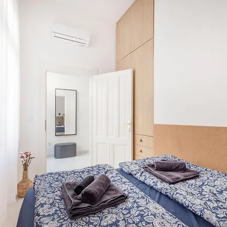Chic And Spacious Retreat * Budapest