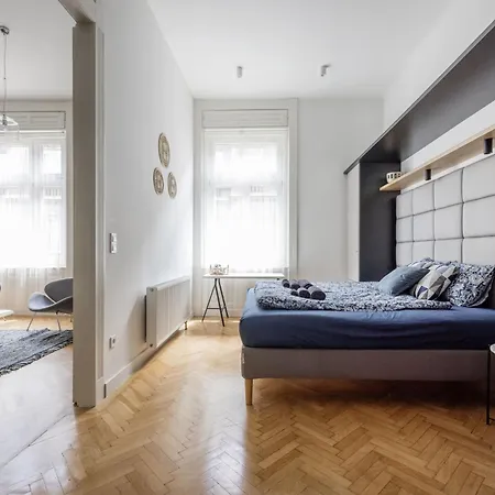 Apartment Chic And Spacious Retreat Budapest