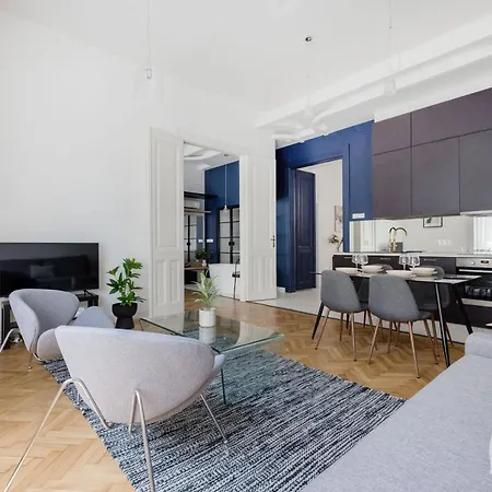 Chic And Spacious Retreat Apartment *